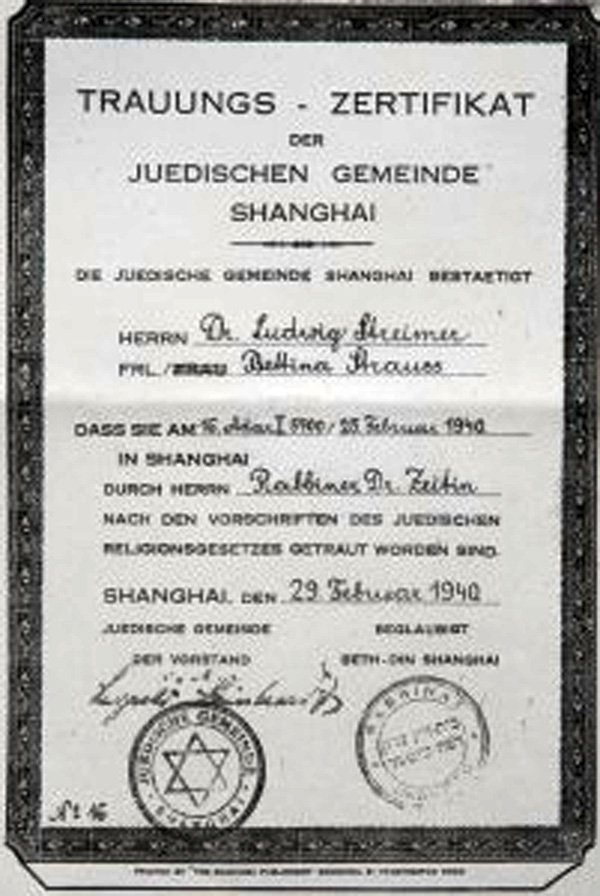 Das Dokument von der Hochzeit in der Synagoge in Shanghai: Die aus Obertiefenbach stammende Bettina Strauß und der aus Wien stammende Ludwig Streimer gaben sich dort das Ja-Wort. Foto: Laubach